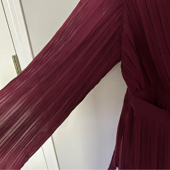 NWT Lulu's Embrace Your Beauty Burgundy Pleated Long Sleeve Skort Romper Size L - Picture 3 of 12